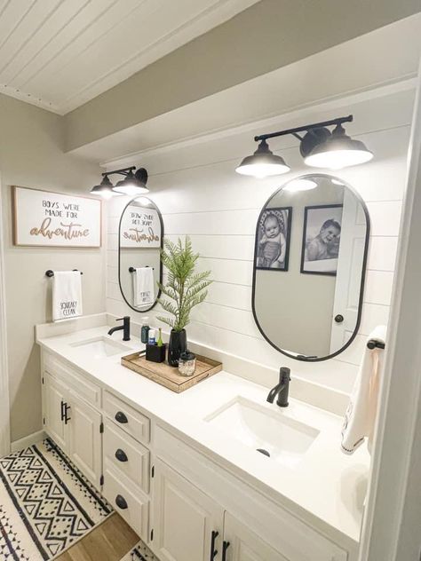 Main Bathroom Ideas Farmhouse, Farmhouse Master Bath Ideas, Farm Style Bathrooms, Farmhouse Bathroom Makeover, Farmhouse Style Bathroom, Farmhouse Bathrooms, New House Bathroom, Full Bathroom Remodel, Bathroom Farmhouse Style