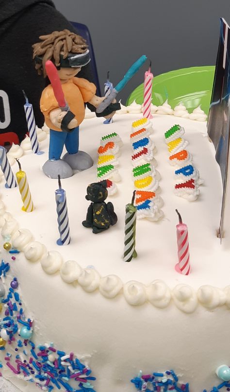 Virtual reality cake Virtual Reality Party Ideas, Virtual Reality Birthday Party Ideas, Vr Cake Ideas, Vr Cake, Roblox Cake Design, Virtual Reality Architecture, Birthday Cake Image, Computer Cake, Fondant Teddy Bear