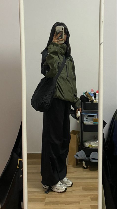 Outfit With Raincoat, Trekking Aesthetic Outfit, Small Town Outfits Style, Small Town Fall Outfits, Gorpcore Hiking Outfit, Florist Outfit Aesthetic, Gorpcore Outfits Women, Hike Outfit Winter, Physics Outfit