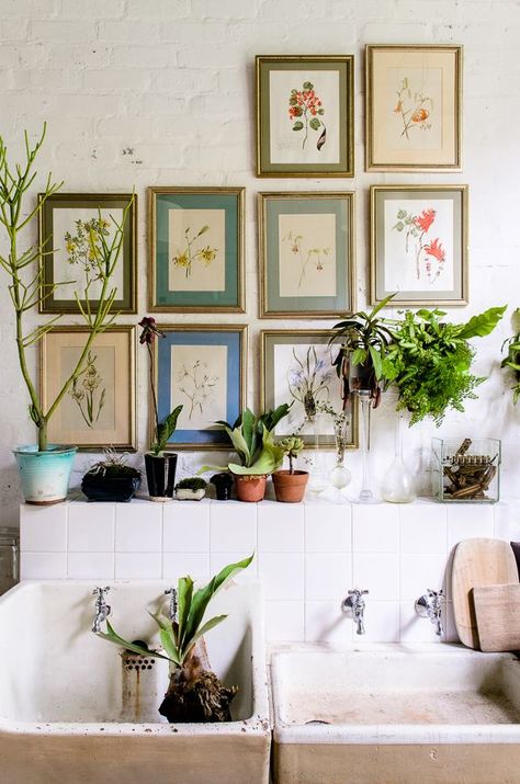 the Stellenbosch home of Okasie floral designers Chris & Dané 인테리어 디자인, Scandinavian Style, Botanical Prints, Home Decor Inspiration, Interior Inspiration, Home Deco, Country House, The Wall, Sake