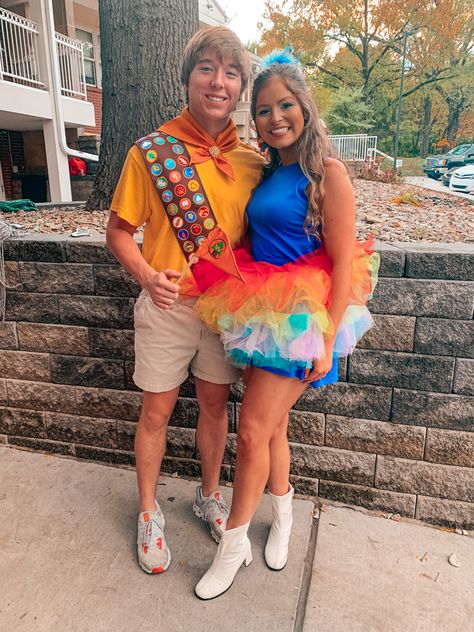 Up Movie Halloween Costume Couple, Run Disney Outfits Couples, Disney Couples Costumes Diy, Disney Costume Ideas For Couples, Disney Running Outfits Couples, Unique Disney Couple Costumes, Up Movie Costume Ideas, Disney Pair Costumes, Up Costume Ideas Couple