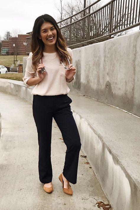 Business Casual Outfit Ideas - Medical School Style Business Casual Outfit Ideas, Best Business Casual Outfits, Business Casual Outfit, Doctor Outfit, Casual Outfit Ideas, Professional Wear, Fashion Business Casual, Professional Attire, Stylish Work Outfits