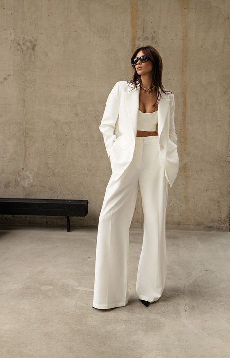 Wedding Suit White Woman, Simple Bride Outfit, White Wedding Suit Women, Wedding Dress With Blazer, Oath Taking Outfit Women, Womens White Suit, Tema Yearbook, Women Wedding Suit, White Monochrome Outfit