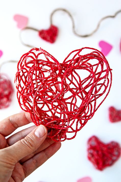 Valentine Card Crafts, Yarns Ornaments, Yarn Crafts For Kids, Valentine Art Projects, Valentine's Day Crafts, Easy Valentine Crafts, Valentine Craft, Valentine's Day Crafts For Kids, Valentine Activities