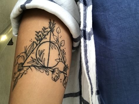 Harry Potter Simple Tattoo, Nerd Tattoos For Women, Harry Potter Plant Tattoo, Nerd Tattoo Ideas, Harry Potter Deathly Hallows Tattoo, Deathly Hallows Tattoo Minimalist, Harry Potter Tattoos Deathly Hallows, Deathly Hallows Tattoo Flower, Deathly Hallows Floral Tattoo