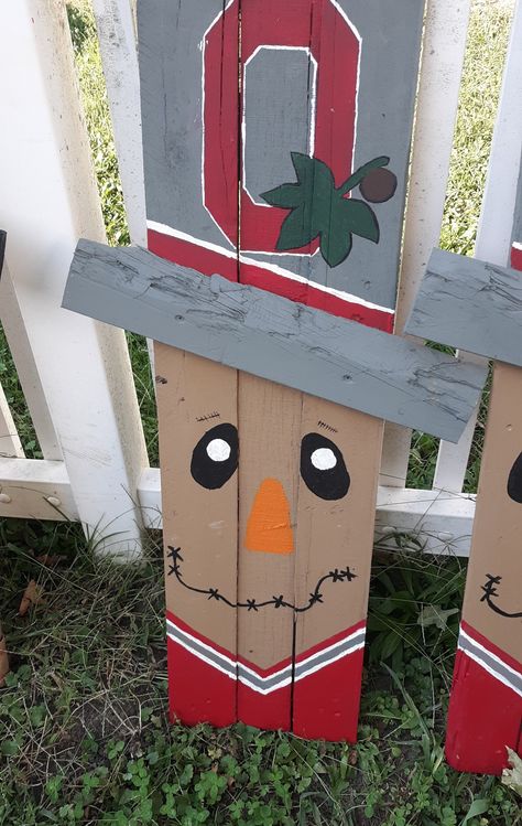 Ohio State Wooden Signs, Ohio State Crafts Diy, Ohio State Diy Decor, Ohio State Diy, Picket Projects, Ohio State Buckeyes Crafts, Fence Crafts, Ohio State Decor, Picket Fence Crafts