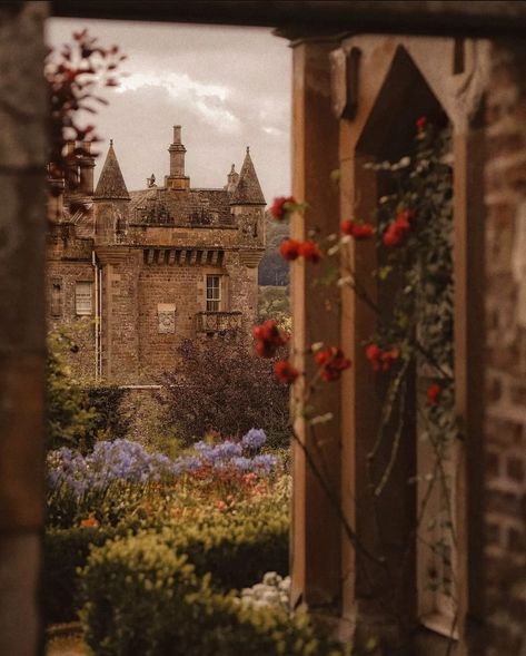 Fairytale Aesthetic, Castle Aesthetic, Royal Aesthetic, Medieval Castle, A Castle, Pretty Places, Dream Home Design, The Beast, Dark Academia