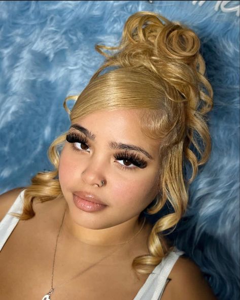 Blonde Bun Hairstyles, Blonde Half Up Half Down, Blonde Bun, Hoco 2024, Black Ponytail, Blonde Updo, Wig Ideas, Black Ponytail Hairstyles, Instagram Baddie