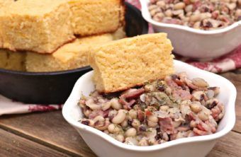 Southern Side Dish Recipes | Side Dish Meals You Must Try! Cooking Frozen Black Eyed Peas, How To Cook Frozen Black Eyed Peas, How To Cook Black Eyed Peas, Frozen Black Eyed Peas Recipe, Frozen Black Eyed Peas, Southern Black Eyed Peas, Black Eyed Peas Recipe, Divas Can Cook, Peas Recipe