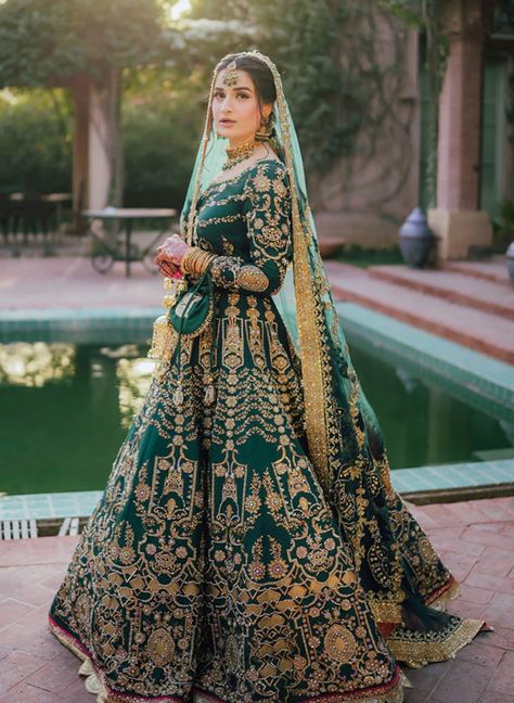 Emerald Green Indian Outfit, Bridal Lehenga Green, Green Indian Outfit, Green Pakistani Bridal Dress, Emerald Green Wedding Dress, Green Bridal Lehenga, Sara Dress, Pakistani Bridal Dress, Walima Dress