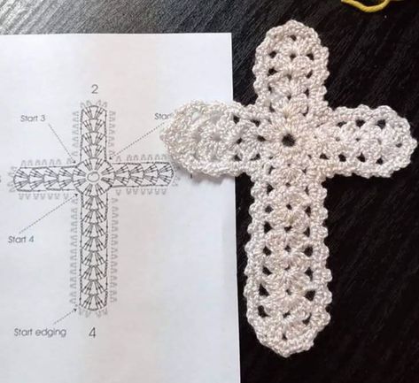 Crocheted Cross, Easy Crochet Bookmarks, Marque-pages Au Crochet, Crochet Bookmark Pattern, Crochet Ornaments, Crochet Bookmarks, Crochet Cross, Crochet Square Patterns, Crochet Instructions