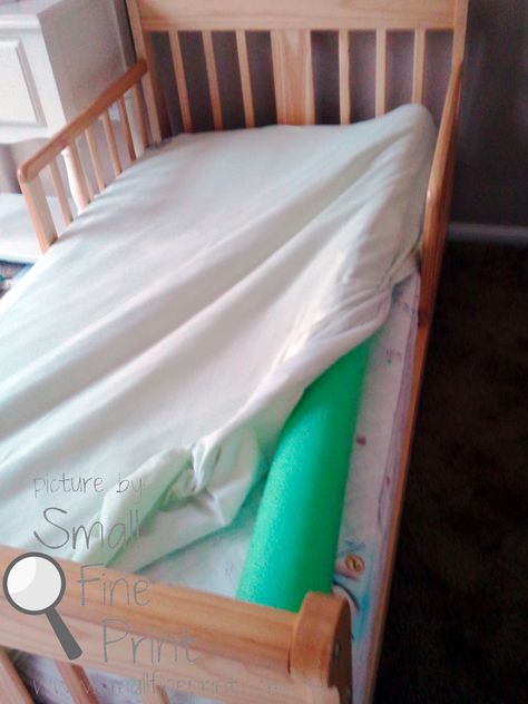 Diy Toddler Bed, Bed Rails For Toddlers, Toddler Boys Room, Diy Bebe, Pool Noodle, Toddler Beds, Diy Toddler, Toddler Rooms, Pool Noodles