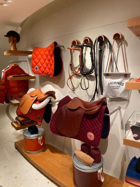 Rich Equestrian Aesthetic, Hermes Sellier, Hermes Shopping, Riding Aesthetic, Luxury Horse, Horse Tack Rooms, Horsey Life, Horse Riding Aesthetic, Equestrian Shop