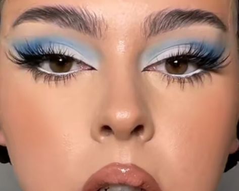 Light Blue And White Makeup Looks, Pastel Blue Makeup Looks, Winter Wonderland Eye Makeup, Blue And White Eye Makeup, Blue And White Makeup Looks, Sky Blue Makeup Look, Blue Winter Makeup, Quince Makeup Blue, Cinderella Makeup Looks