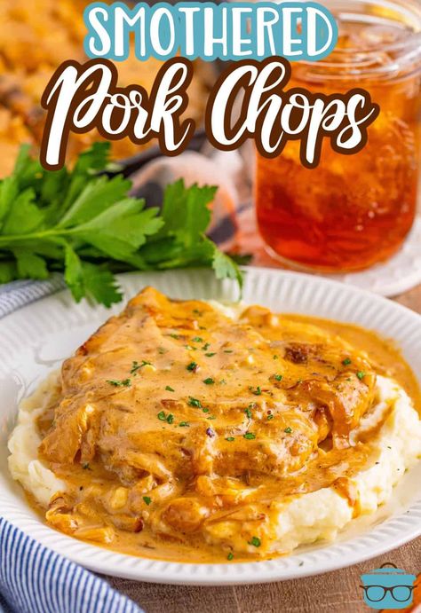 These Smothered Pork Chops are a truly amazing, homecooked meal with seasoned pork chops cooked in a thick, savory gravy. The perfect comfort food meal! Mesquite Pork Chops, Southern Smothered Pork Chops 12 Tomatoes, Easy Pork Chops, Easy Pork Chop Recipes, Smothered Pork Chops, Pork Chop Recipes Baked, Pork Chop Dinner, Juicy Pork Chops, Homecooked Meals