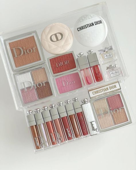 Luxury Makeup Collection, Dior Lip Oil, Dior Lipgloss, Makeup Dior, Bad Room, Dior Girl, Girly Makeup, Dior Lip, Dior Lip Glow