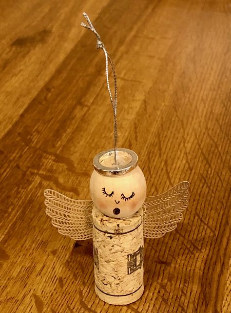 Christmas Angels. Ornaments. Wood burned faces with wine corks & wings. Wine Cork Angels How To Make, Wine Cork Art Diy, Cork Angels Ornaments, Christmas Crafts With Corks, Wine Cork Angels, Cork Angels, Angels Ornaments, Wine Cork Crafts Christmas, Angel Christmas Ornaments