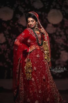 Marriage Poses, Bride Groom Photoshoot, Bridal Pose, Indian Bride Poses, Indian Bride Photography Poses, Indian Wedding Poses, Wedding Dresses Men Indian, Bride Photos Poses, Groom Photoshoot