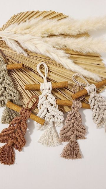 Christmas Tree Ornaments Boho, Macrame On Cinnamon Sticks, Macrame Christmas Ornaments Cinnamon Stick, Cinnamon Stick Tree Ornament, Macrame Cinnamon Ornaments, Macrame Cinnamon Stick, Cinnamon Stick Macrame Ornament, Christmas Ornaments Macrame, Diy Macrame Ornaments