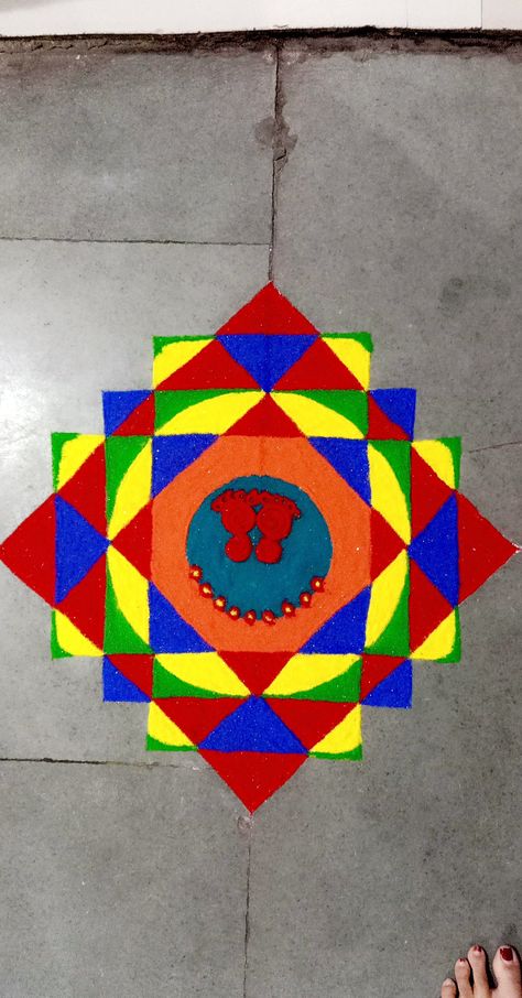 3d Rangoli Designs Creativity, 3d Rangoli Designs, Diwali Kolam, Navratri 2024, 3d Rangoli, Pookalam Design, Balloon Arch Diy, Very Easy Rangoli Designs, Rangoli Designs Simple Diwali