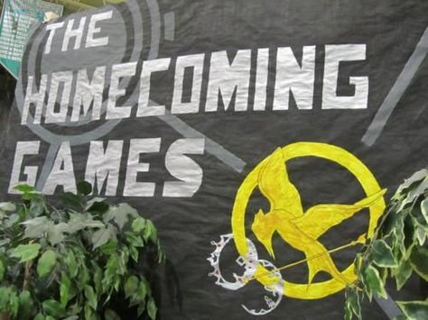 THAT is an awesome theme. I might have actually wanted to GO to a school dance… Homecoming Dance Themes, Pep Rally Themes, Homecoming Hallways, Spirit Week Themes, School Dance Themes, School Spirit Posters, Pep Club, Rally Idea, Homecoming Floats