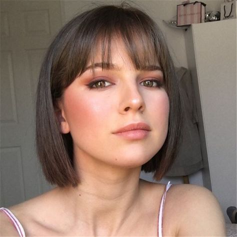 50 Gorgeous And Cute Wispy Bangs Styles You Should Try - Page 8 of 50 - Cute Hostess For Modern Women Brunette Bob Haircut, Latest Bob Hairstyles, Bob Hairstyles With Bangs, Cute Short Haircuts, Short Straight Hair, Penteado Cabelo Curto, Cute Hairstyles For Short Hair, Short Hairstyle, Short Hair With Bangs