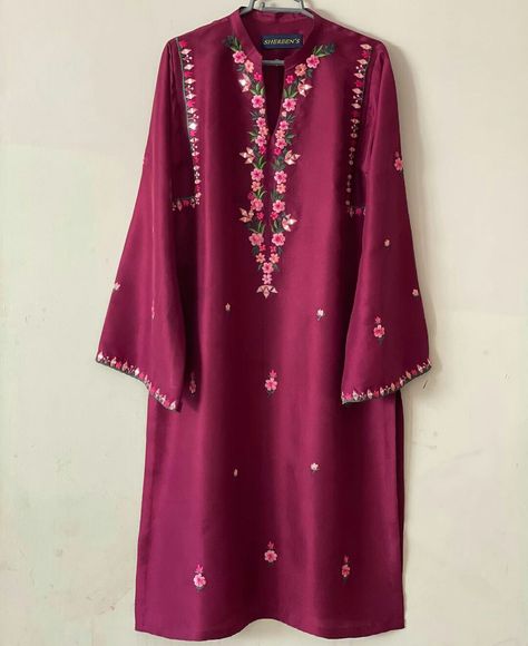 Pakistani Women Dresses, Embroidery Fashion Detail, Kurti Embroidery Design, Pakistani Dresses Casual, Cotton Kurti Designs, Modest Dresses Casual, Dress Design Patterns, Sleeves Designs For Dresses, Kurta Designs Women