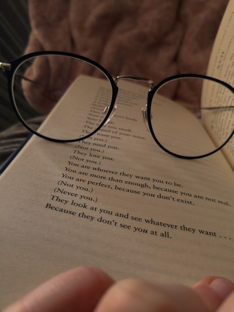 dark academia glasses Books And Glasses Aesthetic, Dark Academia Glasses Aesthetic, Dark Glasses Aesthetic, Glasses Dark Academia, Nerd Glasses Aesthetic, Anjali Core, Academia Glasses, Dark Academia Glasses, Eye Glasses Aesthetic