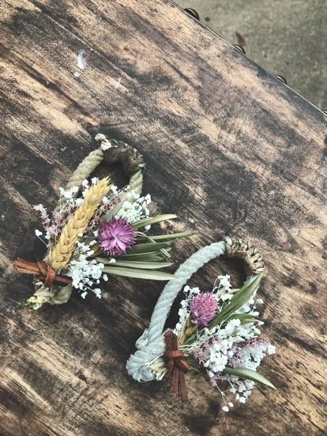 Western Wedding Hair Accessories, Western Rope Bouquet, Western Wedding Gift Ideas, November Western Wedding, Western Boutineer, Western Boutineer Ideas, Western Wedding Bridesmaids Proposal, Purple Western Wedding, Western Bridesmaid Gifts