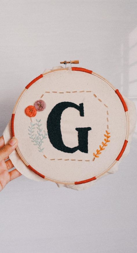 Letter Embroidery Tutorial, Alphabet G, Embroidered Alphabet, Embroidered Jewelry, Diy Embroidery Designs, Valentines Ideas, Letter Embroidery, Letter G, Complimentary Colors