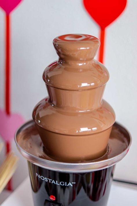 Chocolate fountains are the best part of a party. Set up a chocolare bar to be the focus of your gathering Chocolate Fountain Bar, Everything Chocolate, Chocolate Fountain, Mud Cake, Hot Chocolate Recipes, Decadent Chocolate, Willy Wonka, Chocolate Gifts, Board Ideas