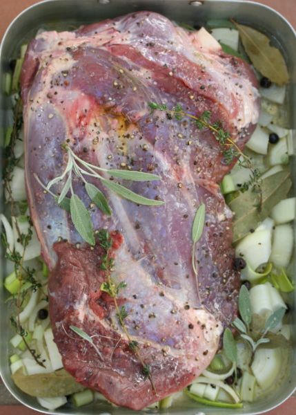 roast wild boar with cider, juniper and sage Wild Boar Roast Recipes, Wild Pork Recipes, Wild Hog Recipes, Alaskan Recipes, Boar Recipes, Colonial Recipes, Wild Boar Recipes, Wild Hogs, Game Meat