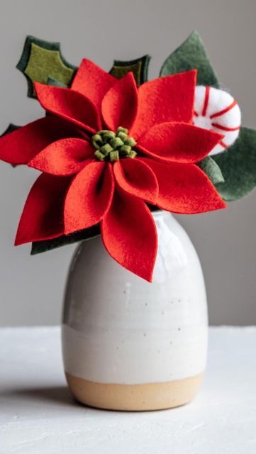 Resa Curbo on Instagram: "Felt Poinsettias 🌲❤️ Center - 2” x 1” 3 small petals - 1” x 1.5” 3 medium petals - 1.25” x 2” 6 large petals - 2” x 3”" Poinsettia Diy, Felt Poinsettia, Felt Flowers Patterns, Felt Flower Tutorial, Felt Succulents, Felt Ball Garland, Poinsettia Flower, Wildflower Bouquet, Sunflower Pattern