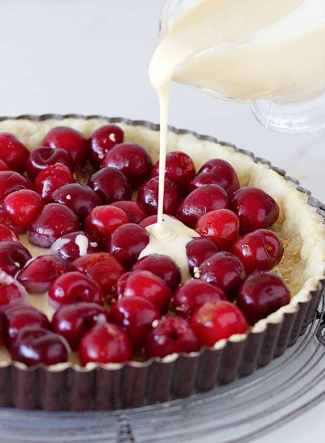 Best Fruit Desserts, Cherry Torte Recipe, Dessert Tart Recipes, Cherry Tartlets, Cherry Tart Recipe, Cherry Custard, Summer Fruit Tart, Shortbread Tart, Tart Cherries Recipes