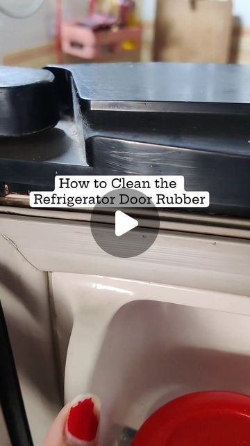 Cleaning Fridge Tips, How To Clean Fridge, Fridge Cleaning Hacks, Fridge Cleaning, Unclog Drain, Clean My House, Clean Fridge, Diy Cleaning Solution, Cleaning House