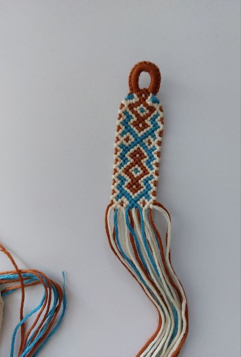 Wide Friendship Bracelet Patterns, Brown Friendship Bracelet, Blue Ornament, String Bracelet Patterns, Braided Bracelet Diy, Yarn Bracelets, Friendship Bracelet Patterns Easy, Macrame Bracelet Patterns, Embroidery Bracelets