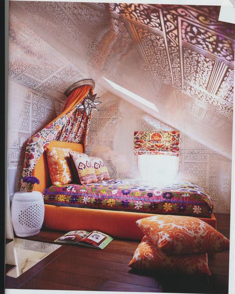 bed Bohemian Bedrooms, Bohemian Bedroom Design, Boho Styl, Attic Space, Bohemian House, Attic Renovation, Attic Bedroom, Attic Rooms, Deco Boheme