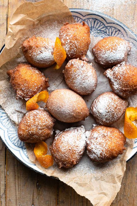 How to make the most delicious Italian Ricotta Doughnuts. Soft and fluffy with a delicious orange flavour and dusted in powdered sugar. Mediterranean Desserts, Italian Breakfast, Italian Desserts, Donut Recipes, Breakfast Time, Beignets, Holiday Baking, Kitchen Recipes, Sweet Snacks