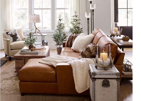 Leather Sofa With Chaise, Leather Couches Living Room, Brown Living Room Decor, Leather Sofa Living Room, Sofa With Chaise, Brown Living Room, Family Room Design, Furniture Layout, Living Room Leather