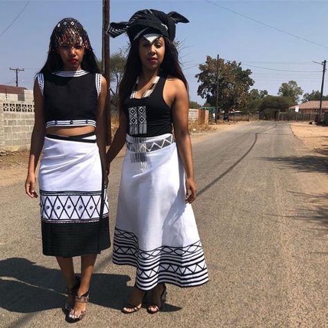 Xhosa Attire Traditional Dresses, Xhosa Doek, Crop Top Traditional, Xhosa Traditional Wedding Dresses, Mc Outfit, Xhosa Culture, White Sleeveless Crop Top, Xhosa Attire, Cultural Fashion