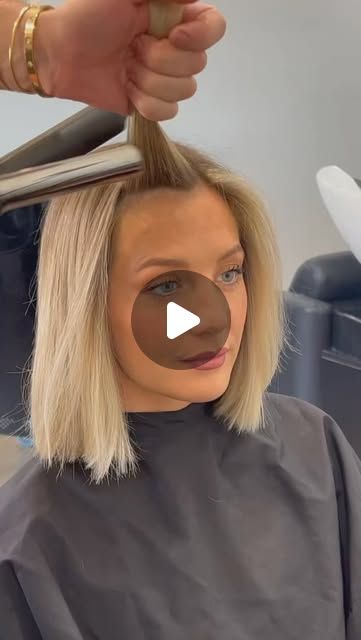 Charlie Gauci on Instagram: "How to create loose waves on short hair! This would have to be my most requested video so here it is!! 🫶🏻

#haircurlingtutorial #charliegaucihair #hairtransformation #balayage #fyp #hairturtorial #hairwavetutorial" How To Make Beach Waves In Short Hair, Loose Waves On Short Hair, Overnight Waves Short Hair, How To Beach Wave Hair, Beach Wave Short Hair, Loose Waves Short Hair, Beach Wave Bob, Waves On Short Hair, Loose Waves Hair Tutorial