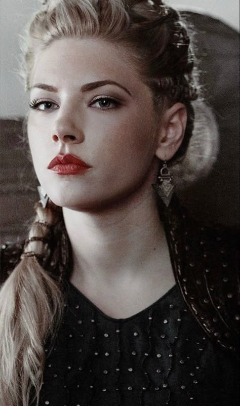 Vikings Hairstyles, Katheryn Winnick Vikings, Katherine Winnick, Elven Hairstyles, Lagertha Vikings, Lagertha Hair, Vikings Lagertha, Ragnar Lothbrok Vikings, Vikings Season