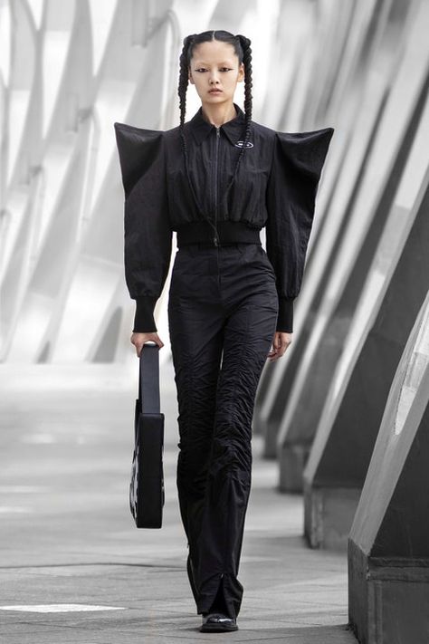 China Fashion Week, Fashion Show Themes, Interview Style, Grace Jones, Milano Fashion Week, Runway Looks, High Fashion Street Style, Milan Fashion Week, Couture Fashion