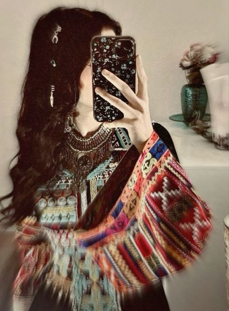 Afghan Profile Picture, Afghan Girl Aesthetic, Afghan Cartoon, Afghan Aesthetic, Breakup Dp, Aesthetic Dps, Pinterest Edit, Dp Edit, Afghani Dress