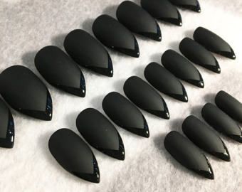 Black French Tips, Matte Black Nails, Acrylic Press On Nails, Matte Nails Design, Super Nails, Ideas Nails, Nails Black, Trendy Nail Art, Trendy Nail Design