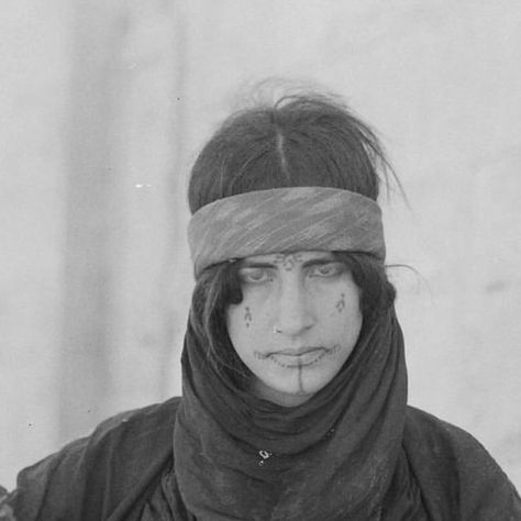 Lost Found Art on Instagram: "Bedouin girl with face tattoos in Al-Karak, Jordan. 1907. Photographer unknown." Bedouin Tattoo, Aaa Tattoo, Facial Tattoos, Tattoo Collection, Face Tattoos, Found Art, Face Tattoo, Lost & Found, Vintage Photos