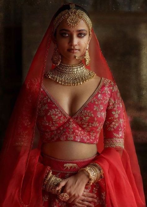 Not Just Lehengas, Here Are 10+ Sabyasachi Blouses You'll Fall Hard For! Sabyasachi Blouses, Fancy Collar, Sabyasachi Bridal, Sabyasachi Lehenga, Lehenga Blouse Designs, Blouse Ideas, Designer Saree Blouse, Wedding Blouse Designs, Bridal Lehenga Red