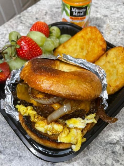 #follow #foodie #food #dinner #lunch #breakfast #blogging #blogger #blog Steak Bagel, Bagel Breakfast, Girl Aesthetics, Soul Food Dinner, Food Babe, Food Therapy, Yummy Comfort Food, Food Recepie, Food Goals