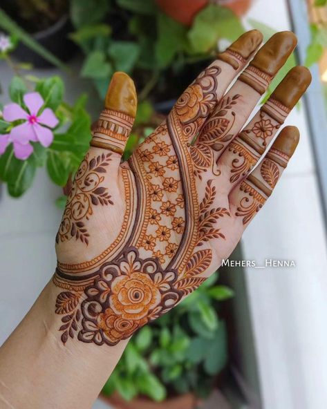 Left Hand Palm Mehndi Design, Marwadi Mehendi Designs Simple, Flower Mahendiii Design, Mehndi For Rakhi, Palm Mehndi Design Unique Modern, Mahendiii Design Simple Front Hand, Mahendiii Design Front Hand, Rakhi Special Mehndi Designs, Mehndi Tips