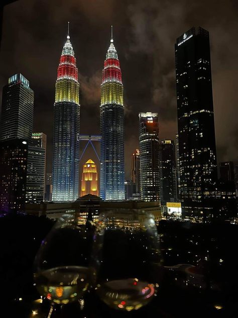 Malaysia View Aesthetic, Night Aesthetic Malaysia, Sunset Malaysia Aesthetic, Genting Highland Malaysia Night, Malaysia Tourist Spot, Beautiful Places To Visit, Empire State, Empire State Building, Beautiful Places